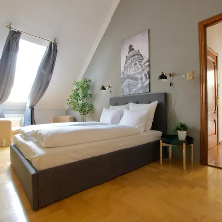 Standard By Hi5- Lovag Apartament *
