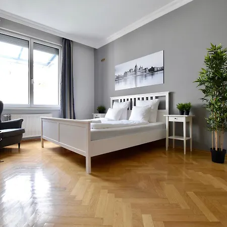 Standard By Hi5- Lovag Budapesta