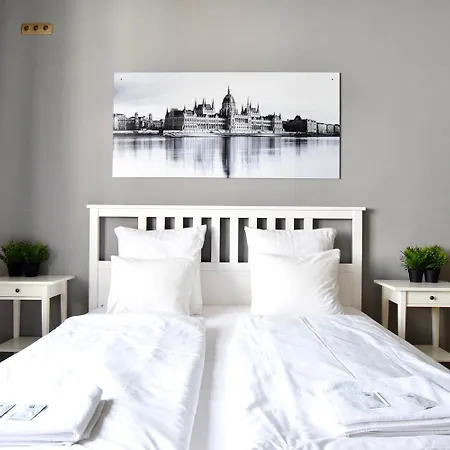 Standard By Hi5- Lovag Budapesta