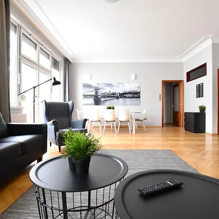 Standard By Hi5- Lovag Apartament *