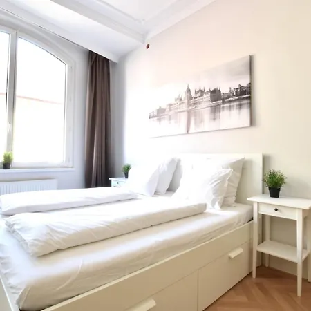 Standard By Hi5- Lovag Apartament *